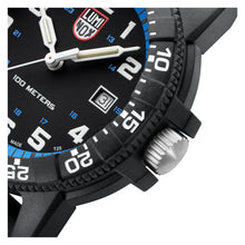 Cargar imagen en el visor de la galería, RELOJ DEPORTIVO PARA HOMBRE LUMINOX LEATHERBACK XS.0324 - NEGRO
