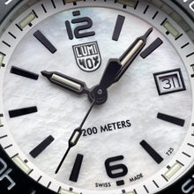 Cargar imagen en el visor de la galería, RELOJ  PARA MUJER LUMINOX NAVY SEAL XS.3126M.1 - PLATEADO
