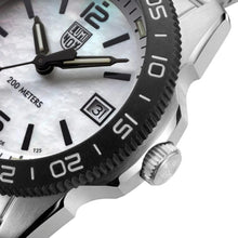 Cargar imagen en el visor de la galería, RELOJ  PARA MUJER LUMINOX NAVY SEAL XS.3126M.1 - PLATEADO

