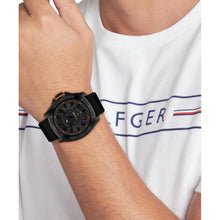 Cargar imagen en el visor de la galería, RELOJ DEPORTIVO PARA HOMBRE TOMMY HILFIGER WINDSURF 1792137 - NEGRO
