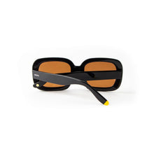 Cargar imagen en el visor de la galería, LENTE DE SOL PARA HOMBRE INVICTA I 21691-ANG-01-05 OUTLOOK
