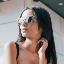 Cargar imagen en el visor de la galería, GAFAS DE SOL INVICTA I21695-ANG-T05-P20 UNISEX
