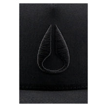 Cargar imagen en el visor de la galería, GORRAS NIXON ICONED TRUCKER HAT C1862 004-00 NEGRO HOMBRE
