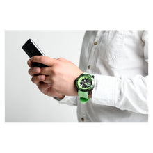 Cargar imagen en el visor de la galería, RELOJ EL NIÑO PARA HOMBRE INVICTA STAR WARS 43076 - VERDE
