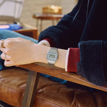 Cargar imagen en el visor de la galería, RELOJ  PARA MUJER CASIO ICONIC A158WEA-7DF - PLATEADO
