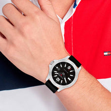 Cargar imagen en el visor de la galería, RELOJ DEPORTIVO PARA HOMBRE TOMMY HILFIGER 1710539 - NEGRO
